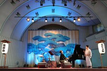 左からSundayカミデ、奇妙礼太郎。（写真提供：HIP LAND MUSIC）