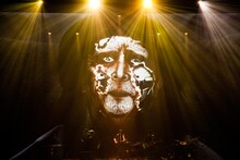 amazarashi「世界分岐二〇一六」中野サンプラザホール公演の様子。（写真提供：ソニー・ミュージックアソシエイテッドレコーズ）