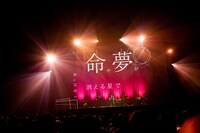 amazarashi「世界分岐二〇一六」中野サンプラザホール公演の様子。（写真提供：ソニー・ミュージックアソシエイテッドレコーズ）
