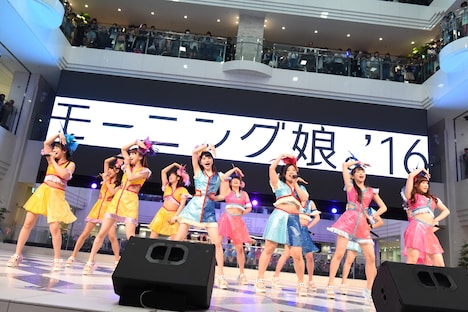 「泡沫サタデーナイト! / The Vision / Tokyoという片隅」発売記念イベントの様子。