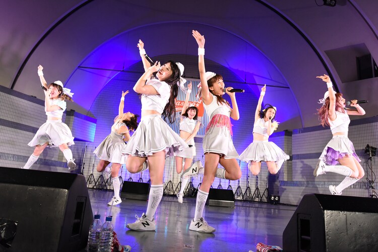 雨空吹き飛ばすpasspo の野外フライト 根岸愛が新曲で花嫁に 音楽ナタリー