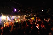 Rhythmic Toy World「Rhythmic Toy World with 劇団リズミック」の様子。（Photo by MASANORI FUJIKAWA）