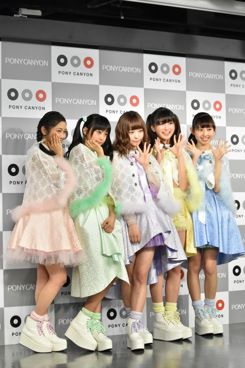 マジカル・パンチラインのメジャーデビュー記者発表会の様子。
