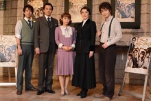 ミュージカル「ブラック メリーポピンズ」出演者たち。左から上山竜治、小西遼生、中川翔子、一路真輝、良知真次。