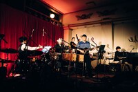 人気画像9位は「細野晴臣40年ぶり中華街ライブで星野源とゲロッパ！」より、5月7日に同發新館で行われた細野晴臣「細野晴臣 A Night in Chinatown」の様子。（Photo by Ryo Mitamura）