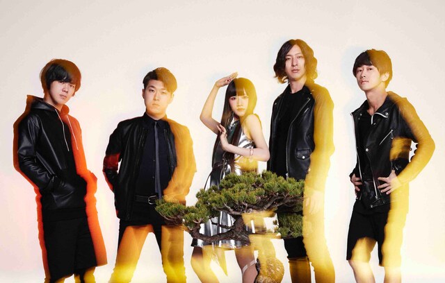 人気画像1位は「パスピエがニューシングル発売、新アー写で顔出し解禁」より、パスピエ。