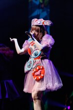 きゃりーぱみゅぱみゅ「KPP 5iVE YEARS MONSTER WORLD TOUR 2016」シンガポール公演の様子。