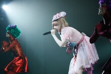 きゃりーぱみゅぱみゅ「KPP 5iVE YEARS MONSTER WORLD TOUR 2016」シンガポール公演の様子。