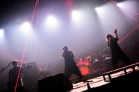 「20th Anniversary PUFFY TOURISTS社で行く PUFFY TOURS EPISODE 0」の様子。（写真提供：ワーナーミュージック・ジャパン）