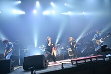 「20th Anniversary PUFFY TOURISTS社で行く PUFFY TOURS EPISODE 0」の様子。（写真提供：ワーナーミュージック・ジャパン）