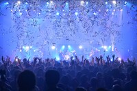 「20th Anniversary PUFFY TOURISTS社で行く PUFFY TOURS EPISODE 0」の様子。（写真提供：ワーナーミュージック・ジャパン）