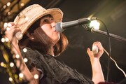 内田万里(Vo, Key / ふくろうず)(Photo by Daisuke Miyashita)