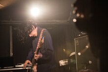 安西卓丸（B, Vo / ふくろうず）（Photo by Daisuke Miyashita）