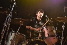 アベヨウスケ（Dr, Cho / Helsinki Lambda Club）（Photo by Daisuke Miyashita）