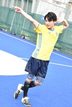 ダンスを踊り出すユースケ。