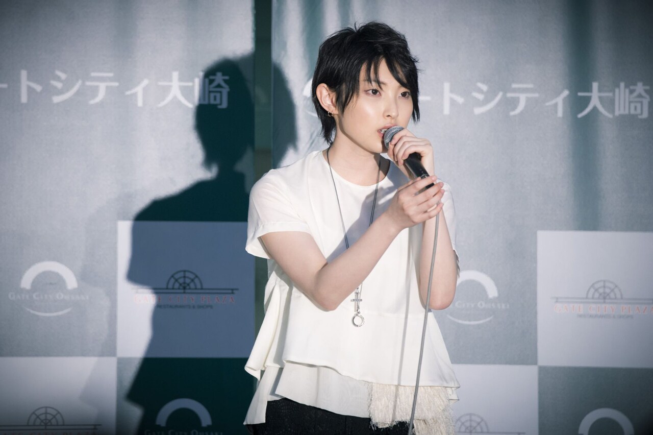 家入レオ「皆さんと一緒にいつか夢の場所まで」1800人前にフリーライブ