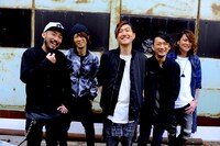 Septaluck。右端が新ギタリストのKazuki。