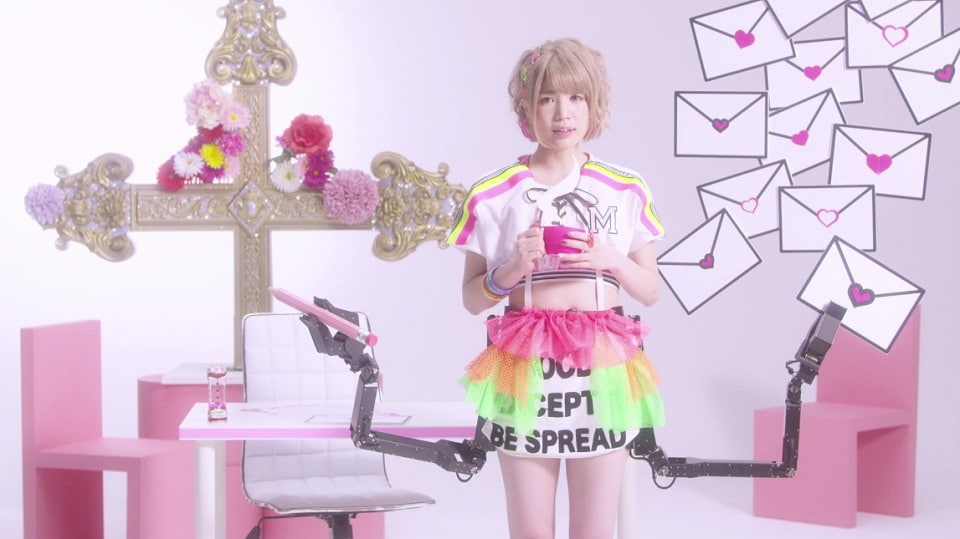 妄想キャリブレーション「ちちんぷいぷい♪」ミュージックビデオのワンシーン。
