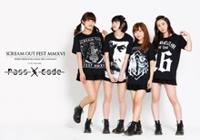 「SCREAM OUT FEST 2016」イベントTシャツを着用したPassCode。