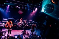 avengers in sci-fiのライブの様子。（撮影：西槇太一）