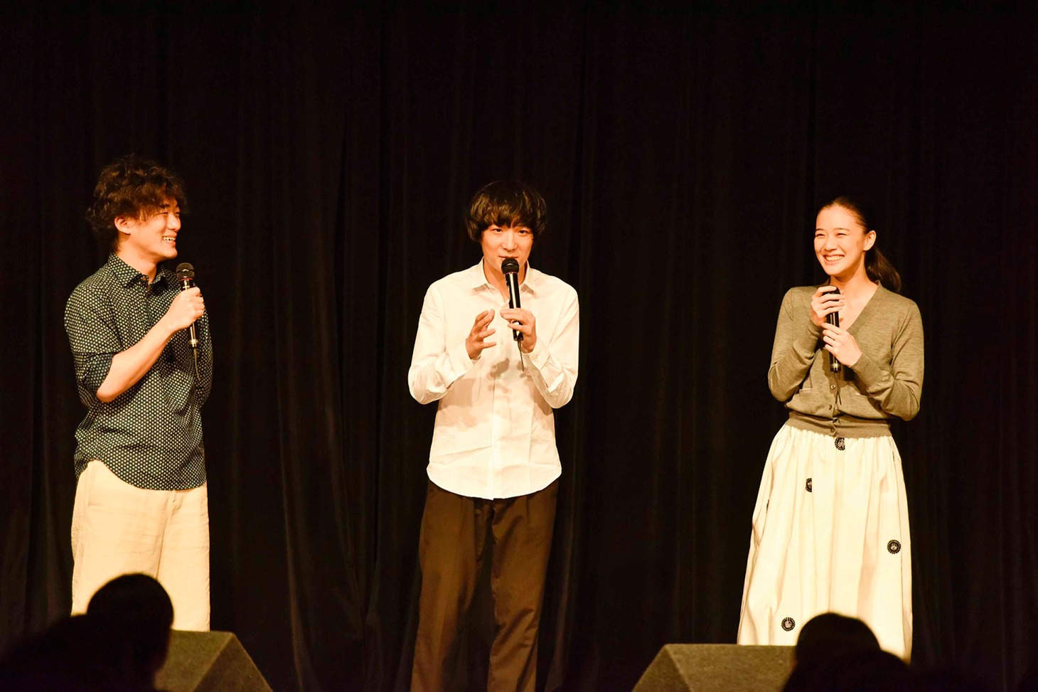 左から松居大悟、石崎ひゅーい、蒼井優。（撮影：河本悠貴）