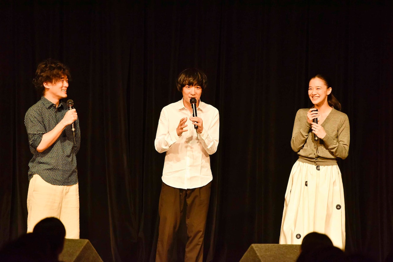 左から松居大悟、石崎ひゅーい、蒼井優。（撮影：河本悠貴）