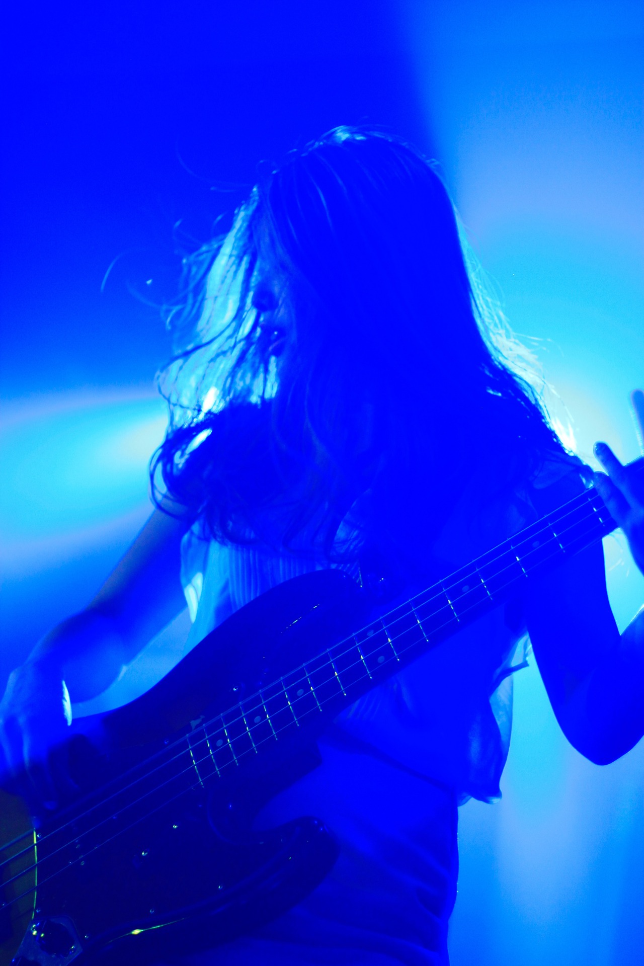 azu（B / LAZYgunsBRISKY）（Photo by Takumi Akuzawa）