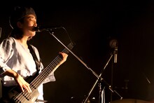 森本夏子（B）（写真提供：ヒップランドミュージック）