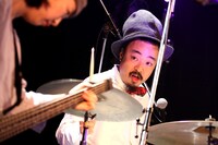 梅本浩亘（Dｒ）（写真提供：ヒップランドミュージック）