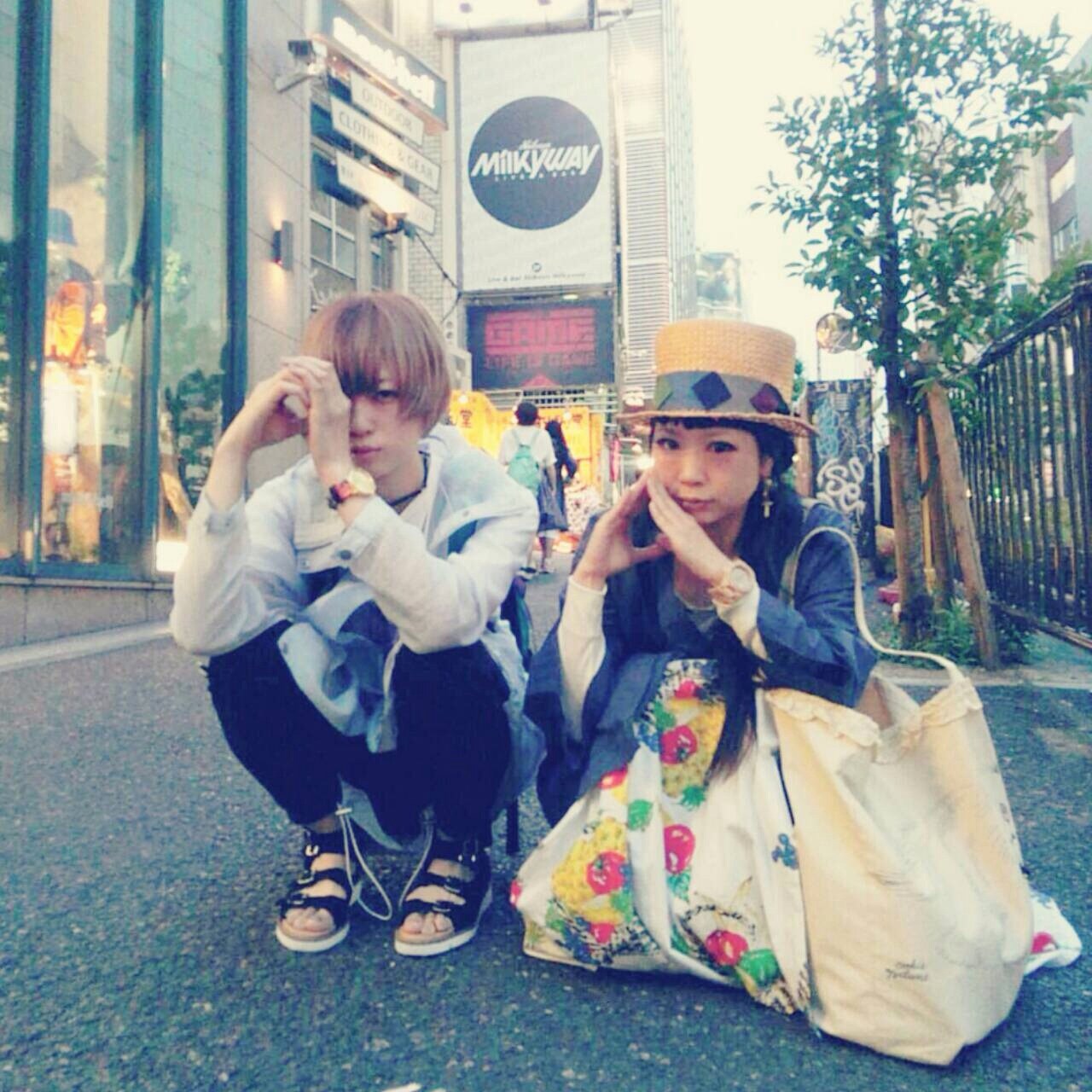 左から岸波藍（Dr / セプテンバーミー）、Uki（Vo / SHAKALABBITS）