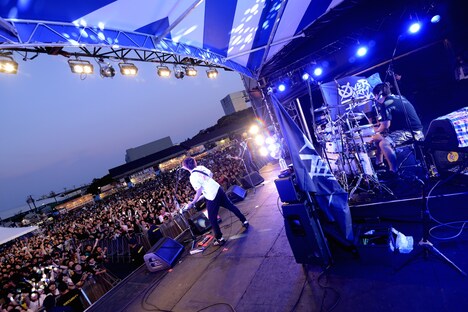 OVER ARM THROW（撮影：半田安政[showcase]）