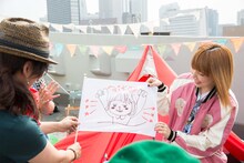 「aikoとスペシャのMay Dream屋上キャンプ」のワンシーン。（写真提供：スペースシャワーTV）