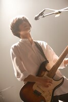 内澤崇仁（Vo, G）（Photo by Yosuke Kamiyama）