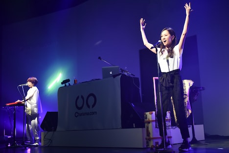 左からいつか、優。(Photo by Megumi Suzuki)