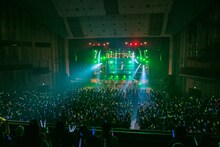 「超特急 LIVE TOUR 2016 Synchronism ～Body & Groovin'～」の様子。