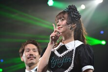 デュエットする清竜人（左）と清優華（右）。