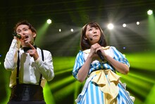 デュエットする清竜人（左）と清美咲（右）。