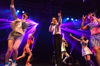 清竜人とベイビーレイズJAPANによるコラボレーションの様子。