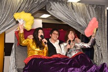 ベッド・インと浅田恭司氏。