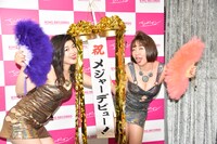 都内某所で行われた、ベッド・インの“緊急射罪会見”の様子。