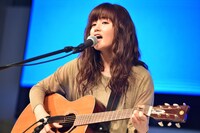 人気画像4位は「『ラヴソング』ヒロイン佐野さくら、ドラマを飛び出し生ライブ」より、佐野さくら。