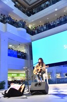 佐野さくらフリーライブの様子。