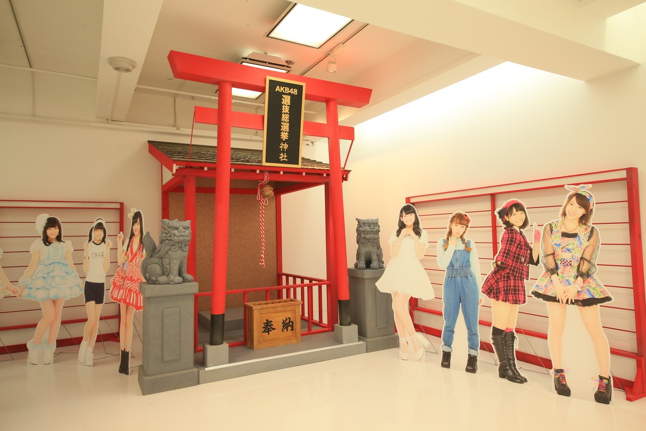 昨年実施された「AKB48 選抜総選挙ミュージアム」の様子。(c)AKS