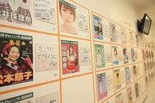 昨年実施された「AKB48 選抜総選挙ミュージアム」の様子。(c)AKS
