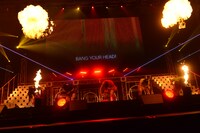 「ULTRA 超 MIRACLE SUPER VERY POWER BALL」を披露するチームしゃちほこ。