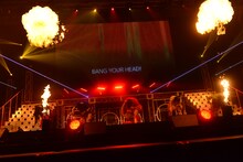 「ULTRA 超 MIRACLE SUPER VERY POWER BALL」を披露するチームしゃちほこ。