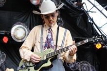 EGO-WRAPPIN' AND THE GOSSIP OF JAXXの森雅樹（G）。