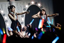 左から久保田未夢、若井友希。（撮影：上飯坂一）