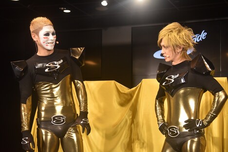 左から樽美酒研二、喜矢武豊。