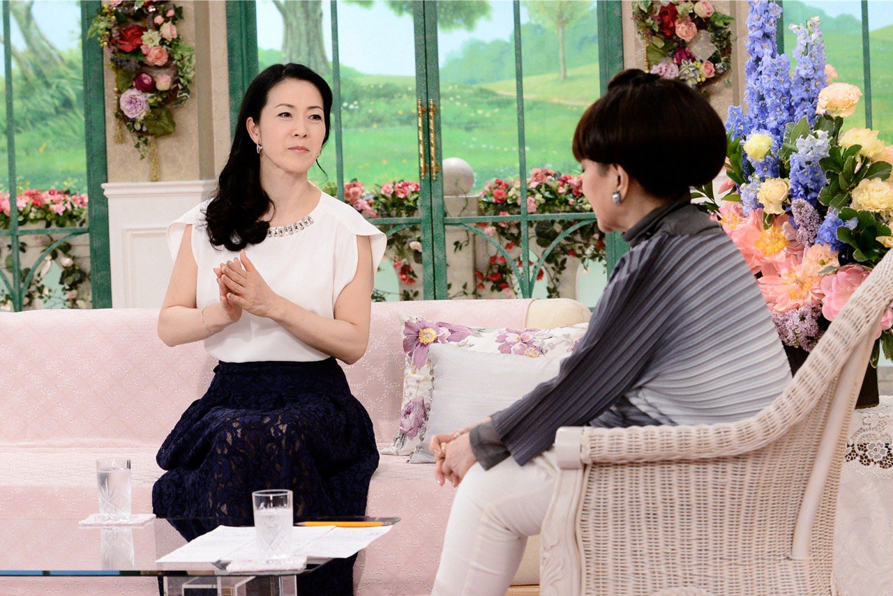 左より坂本冬美、黒柳徹子。 (c)テレビ朝日